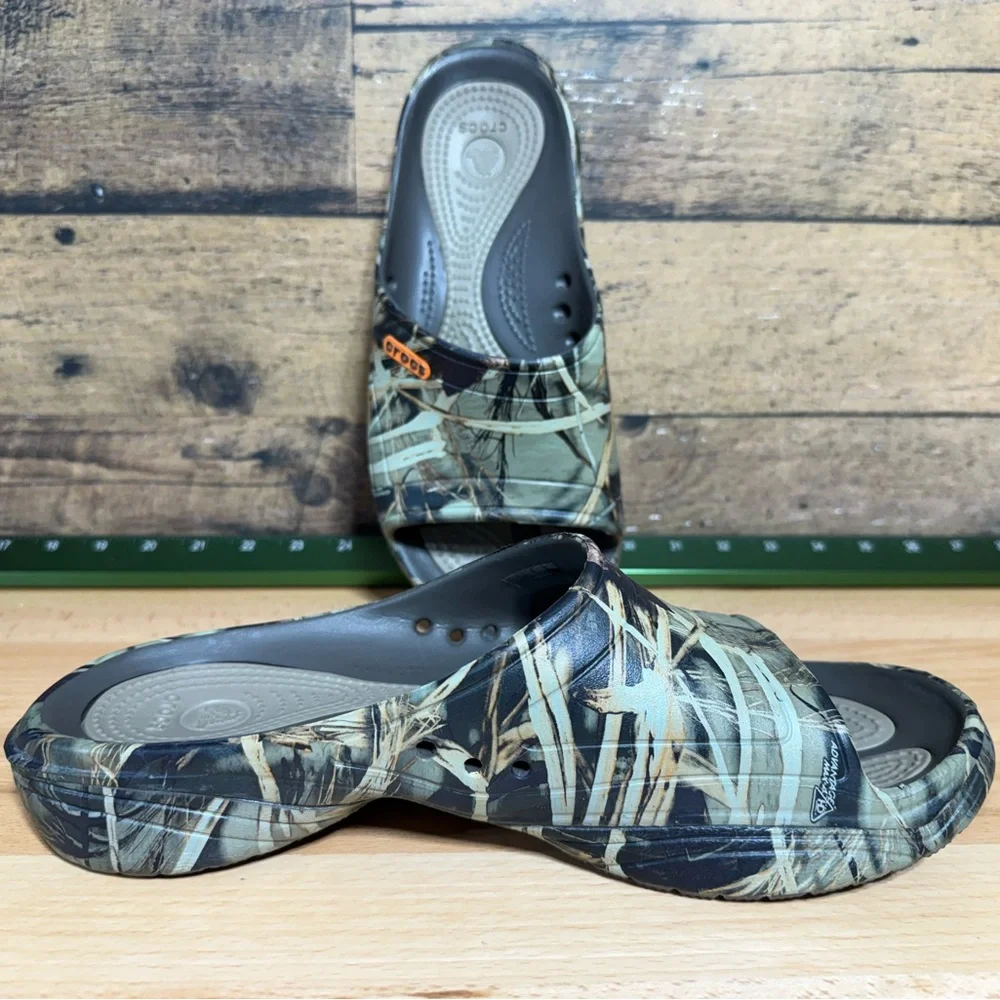 NEW- CROCS Men's Green Camouflage Sandals m9 w11 unisex